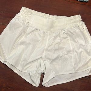 Lululemon Hotty Hot shorts 2.5 inch
